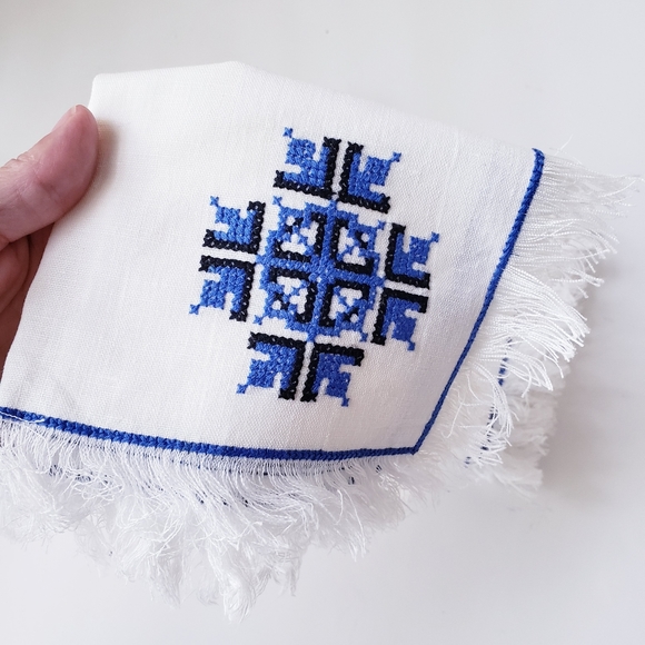 Vintage white and Blue Napkins - Picture 2 of 11
